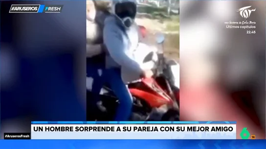 La reacción de un hombre al sorprender a su pareja con su mejor amigo: "Se ha quedado sin mujer y sin amigo" La reacción de un hombre al sorprender a su pareja con su mejor amigo: "Se ha quedado sin mujer y sin amigo"