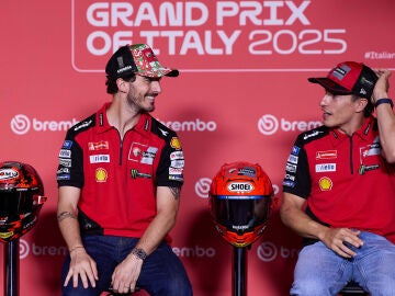 Pecco Bagnaia y Marc M&aacute;rquez