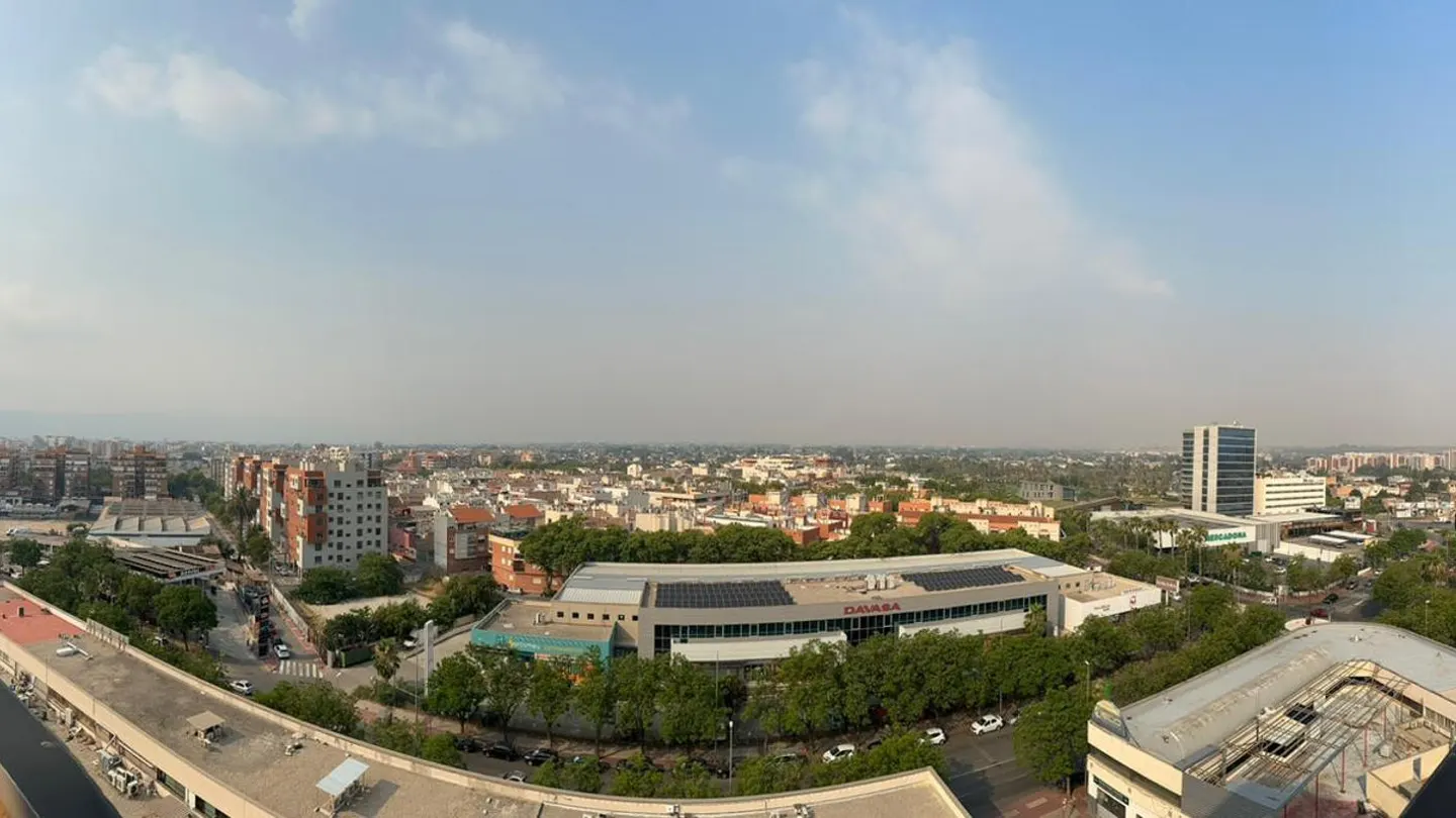 El humo del incendio de Tarragona, desde Expomurcia. El humo del incendio de Tarragona, desde Expomurcia.