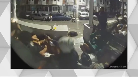 El horror del 4 de julio: un tiroteo masivo en un barrio de Filadelfia deja tres muertos y 10 heridos El horror del 4 de julio: un tiroteo masivo en un barrio de Filadelfia deja tres muertos y 10 heridos