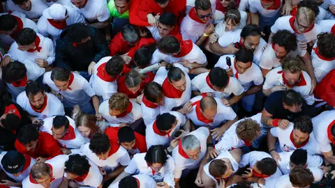 Mozos, preparados para correr los encierros de San Fermín Mozos, preparados para correr los encierros de San Fermín