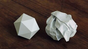Papel e icosaedro, 2009. Imagen cedida por el artista.