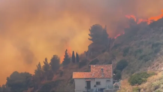 El incendio de Marsella deja 750 hectáreas calcinadas, 71 casas arrasadas y 24 personas hospitalizadas en solo 24 horas El incendio de Marsella deja 750 hectáreas calcinadas, 71 casas arrasadas y 24 personas hospitalizadas en solo 24 horas