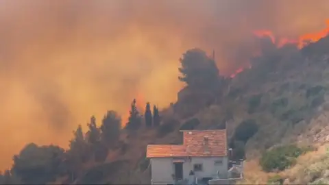 El incendio de Marsella deja 750 hectáreas calcinadas, 71 casas arrasadas y 24 personas hospitalizadas en solo 24 horas El incendio de Marsella deja 750 hectáreas calcinadas, 71 casas arrasadas y 24 personas hospitalizadas en solo 24 horas