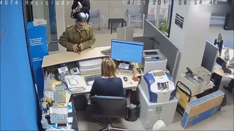 Desde un Spiderman hasta un agente de la Guardia Civil: el ladrón que se disfrazaba de corredor detenido en Marbella no es el único Desde un Spiderman hasta un agente de la Guardia Civil: el ladrón que se disfrazaba de corredor detenido en Marbella no es el único