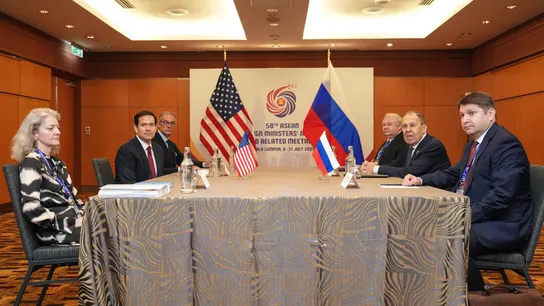 El ministro de Exteriores ruso, Serguéi Lavrov, y el secretario de Estado de EEUU, Marco Rubio, durante la reunión que han mantenido este jueves en Kuala Lumpur. El ministro de Exteriores ruso, Serguéi Lavrov, y el secretario de Estado de EEUU, Marco Rubio, durante la reunión que han mantenido este jueves en Kuala Lumpur.