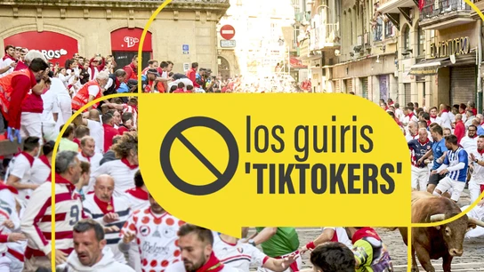Tiktokers en los encierros de San Fermín: ponen en peligro la vida de los corredores al querer grabarlo todo con el móvil Tiktokers en los encierros de San Fermín: ponen en peligro la vida de los corredores al querer grabarlo todo con el móvil
