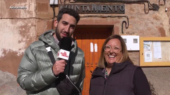 Isma Juárez alucina con el método para elegir al dueño regente del bar de El Pobo de Dueñas: "¡Como en la Champions!" Este municipio de Guadalajara había reabierto el único bar del pueblo después de un tiempo cerrado. Isma Juárez no dudaba en conocerlo en persona y, además, conocer un poco más la localidad.