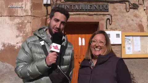 Isma Juárez alucina con el método para elegir al dueño regente del bar de El Pobo de Dueñas: "¡Como en la Champions!" Este municipio de Guadalajara había reabierto el único bar del pueblo después de un tiempo cerrado. Isma Juárez no dudaba en conocerlo en persona y, además, conocer un poco más la localidad.
