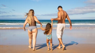 Familia en la playa.