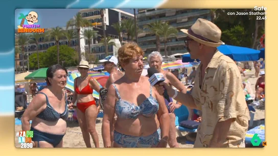 Yonyi Arenas consigue ligar con una señora en las playas de Benidorm: "Te quitaría el bigote" El reportero habla con varios bañistas para saber "qué se cuece" en las playas de la ciudad. Yonyi conoce al 'mejor marido de Benidorm' y, además, conoce a un hombre que veranea por primera vez en esta ciudad de la Costa Blanca.