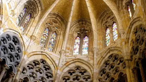 Vidrieras en la iglesia de Santa María de la Asunción Vidrieras en la iglesia de Santa María de la Asunción