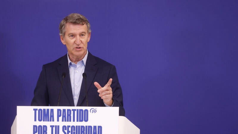 El presidente del PP, Alberto Núñez Feijóo, durante la comparecencia ante los medios de comunicación que ha realizado este viernes