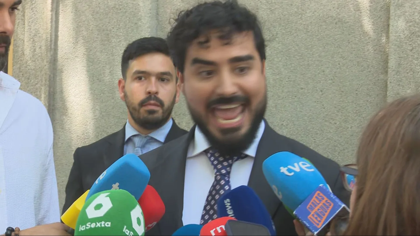 Alvise Pérez, insultando a periodistas. Alvise Pérez, insultando a periodistas.