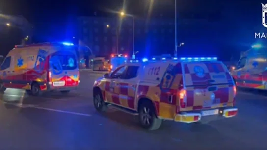 Un equipo de Samur-Protección Civil acude a atender a los heridos tras el apuñalamiento en Moncloa. Un equipo de Samur-Protección Civil acude a atender a los heridos tras el apuñalamiento en Moncloa.