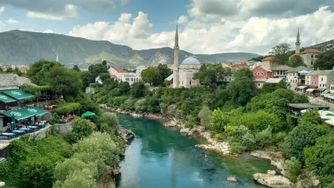 Río Neretva a su paso por Mostar Río Neretva a su paso por Mostar