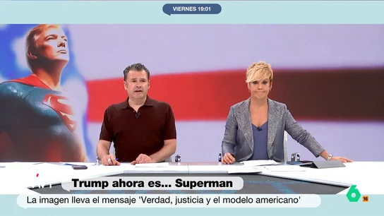 Iñaki López reacciona al "Superman Trump" que ha compartido la Casa Blanca: "Le va mejor el papel de Lex Luthor" "Lo de 'verdad y justicia' no se corresponde con la realidad de lo que vemos en su política", comenta Iñaki López en este vídeo sobre la imagen publicada por la cuenta oficial de la Casa Blanca en la que Trump aparece como Superman.