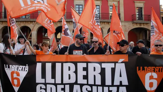 Concentración en Gijón para reclamar la puesta en libertad de las 'Seis de la Suiza', este jueves. Concentración en Gijón para reclamar la puesta en libertad de las 'Seis de la Suiza', este jueves.