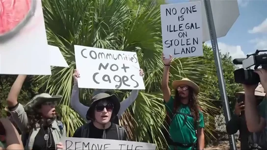 Activistas y congresistas demócratas denuncian las condiciones inhumanas de los migrantes en Alligator Alcatraz Activistas y congresistas demócratas denuncian las condiciones inhumanas de los migrantes en Alligator Alcatraz