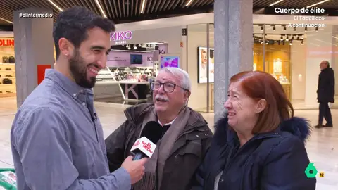 Un matrimonio, tras casi 50 años juntos: "Somos políticamente contrarios: ella es roja y yo, comunista" Un matrimonio, tras casi 50 años juntos: "Somos políticamente contrarios: ella es roja y yo, comunista"