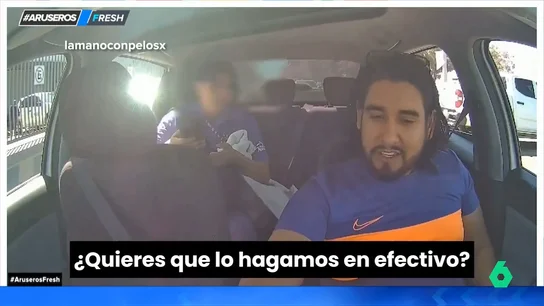 Un conductor de VTC echa a un cliente del coche porque no quiere pagar en efectivo Un conductor de VTC echa a un cliente del coche porque no quiere pagar en efectivo