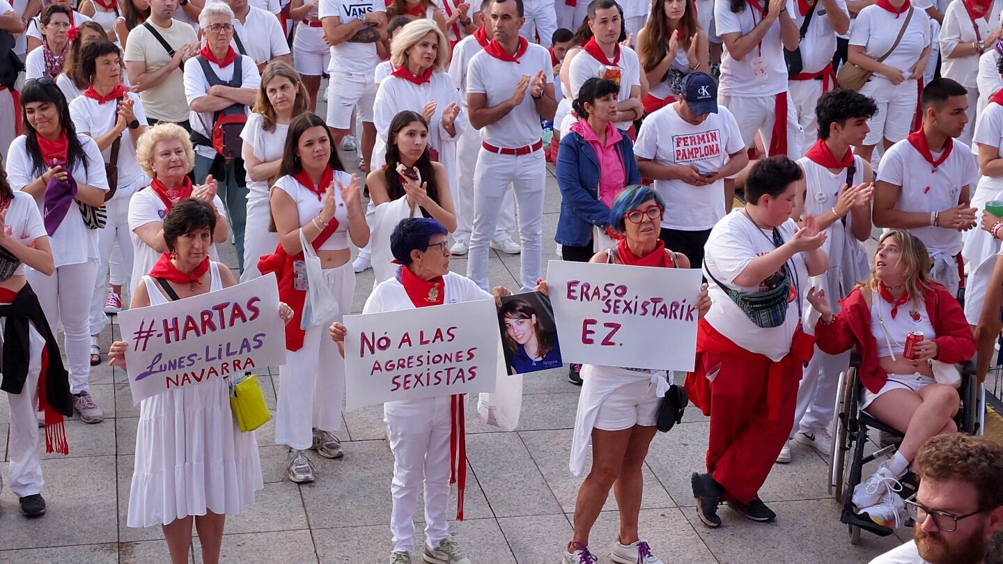 Cientos de personas, en la concentración contra las agresiones sexistas en Pamplona