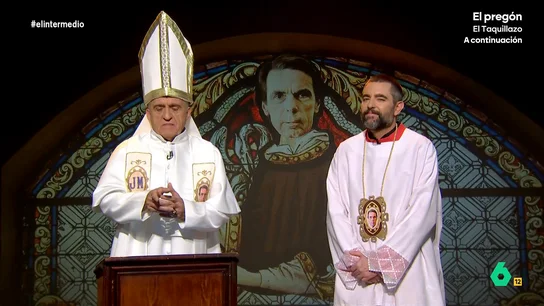 Dani Mateo, tras oír a Aznar decir que solo da su opinión cuando se la piden: "Además de Dios, podría ser tertuliano" En este vídeo que ahora recupera El Intermedio, la 'Iglesia aznariana' celebraba los 25 años de la mayoría absoluta de Aznar y repasaba sus últimas declaraciones sobre el Gobierno, Caluña y Feijóo.