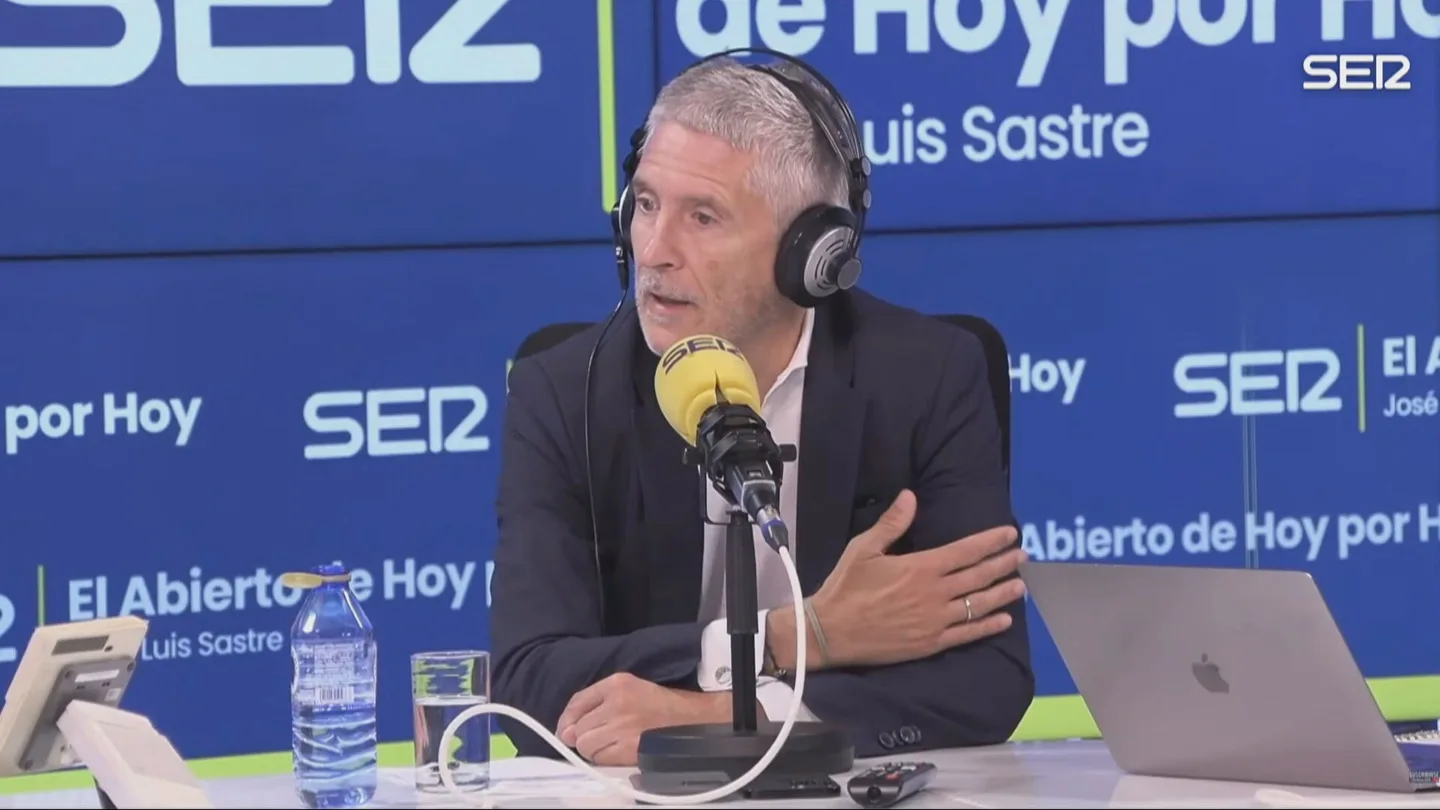 El ministro Grande-Marlaska, en un momento de la entrevista en la Cadena Ser. El ministro Grande-Marlaska, en un momento de la entrevista en la Cadena Ser.