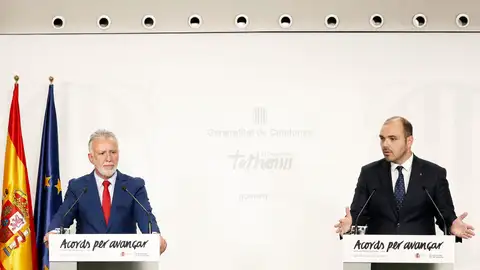 El ministro de Política Territorial, Ángel Víctor Torres, y el conseller de Presidencia, Albert Dalmau, este lunes en Barcelona. El ministro de Política Territorial, Ángel Víctor Torres, y el conseller de Presidencia, Albert Dalmau, este lunes en Barcelona.