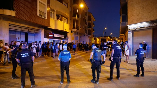 Agentes de Policía Local y Guardia Civil durante los altercados en Torre Pacheco, a 12 de julio de 2025, en Torre Pacheco, Murcia. Agentes de Policía Local y Guardia Civil durante los altercados en Torre Pacheco, a 12 de julio de 2025, en Torre Pacheco, Murcia.