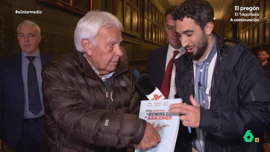 Isma Juárez alucina con la firma de Felipe González: "Si paso un celo, todavía puedo pillar la huella" Isma Juárez alucina con la firma de Felipe González: "Si paso un celo, todavía puedo pillar la huella"