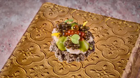 Tempura volcánica con tartar de vieira, plato de Quintoelemento Tempura volcánica con tartar de vieira, plato de Quintoelemento