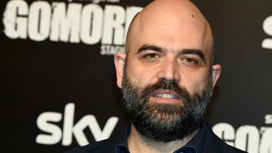 'Gomorra', la historia por la que Roberto Saviano vivió bajo amenazas de la mafia durante casi dos décadas El escritor italiano Roberto Saviano asiste a la sesión fotográfica de la rueda de prensa de Gomorra - Temporada Final en el Teatro Brancaccio. Roma (Italia), 15 de noviembre de 2021.