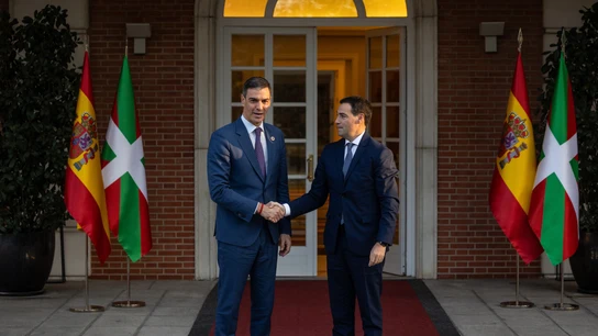 El presidente del Gobierno, Pedro Sánchez, y el lehendakari, Imanol Pradales, en su anterior encuentro en noviembre. El presidente del Gobierno, Pedro Sánchez, y el lehendakari, Imanol Pradales, en su anterior encuentro en noviembre.