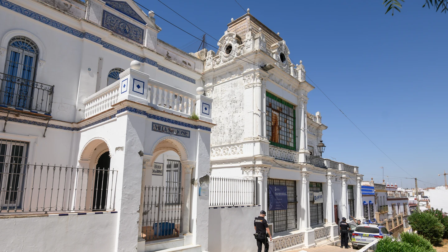 Dos trabajadores muertos tras caerse el techo en una obra pública en Alcalá de Guadaíra, Sevilla Dos trabajadores de la construcción han fallecido este miércoles en Alcalá de Guadaíra (Sevilla)