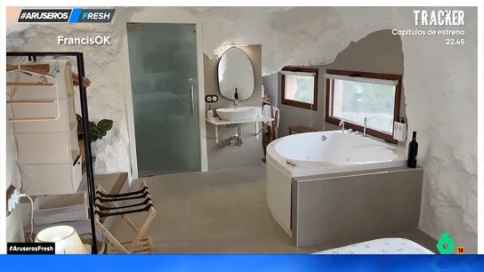Un argentino viaja a España para probar todas las categorías de alojamiento en Airbnb: desde una cueva a un castillo Un argentino viaja a España para probar todas las categorías de alojamiento en Airbnb: desde una cueva a un castillo