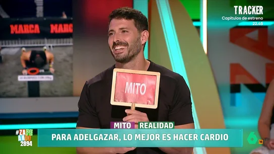 Sergio Peinado desmonta el mito del cardio para adelgazar: "Si solo haces eso, probablemente fracases" Un día más, el entrenador personal Sergio Peinado desmonta algunos mitos sobre el ejercicio. La verdad sobre hacer cardio, la importancia de la dieta y el ejercicio o los batidos de proteínas, en este vídeo.