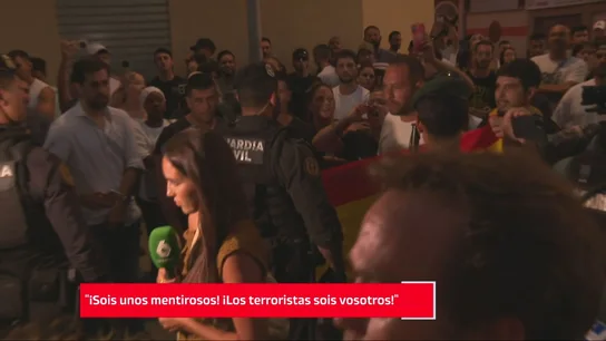 De la caza del migrante a la caza del periodista: los ultras acosan e increpan a una reportera de laSexta en Torre-Pacheco De la caza del migrante a la caza del periodista: los ultras acosan e increpan a una reportera de laSexta en Torre-Pacheco