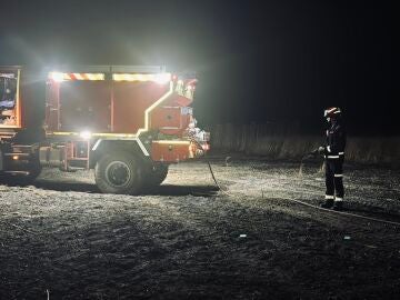 Hallan a un hombre carbonizado dentro de un coche tras extinguir un incendio en Morata de Tajuña (Madrid)