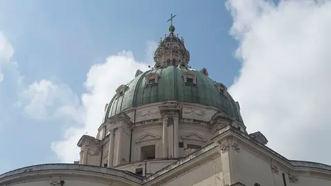Cúpula de la Basílica de la Incoronata Madre del Buen Consejo de Nápoles Cúpula de la Basílica de la Incoronata Madre del Buen Consejo de Nápoles