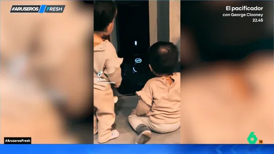 El pilla-pilla: así es el divertido viral de los bebés que huyen de la aspiradora El pilla-pilla: así es el divertido viral de los bebés que huyen de la aspiradora