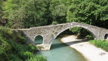Puente de piedra en Zagori