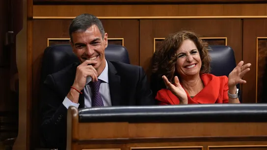 El presidente del Gobierno, Pedro Sánchez (i), y la vicepresidenta primera y ministra de Hacienda, María Jesús Montero. El presidente del Gobierno, Pedro Sánchez (i), y la vicepresidenta primera y ministra de Hacienda, María Jesús Montero.