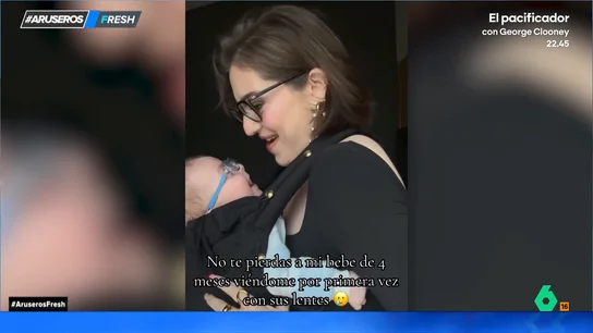 La conmovedora reacción de un bebé al ver por primera vez a su madre tras ponerle gafas La conmovedora reacción de un bebé al ver por primera vez a su madre tras ponerle gafas