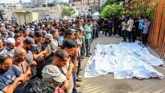 Víctimas en Al Mawasi tras un ataque de Israel Víctimas en Al Mawasi tras un ataque de Israel