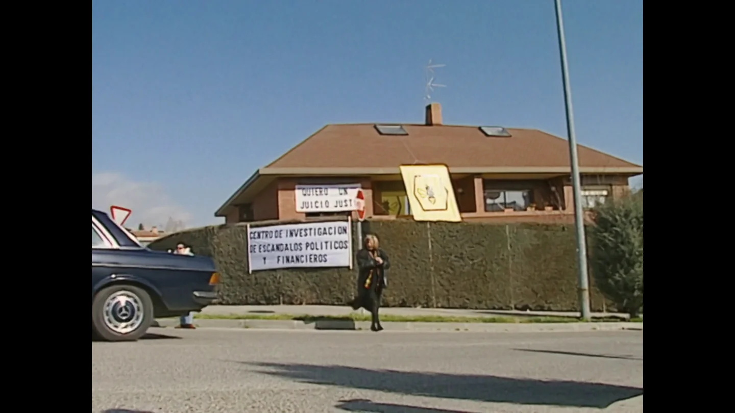 La disparatada idea de Ruiz-Mateos al montar la sede de 'la Guerrilla' frente a la nueva casa de Felipe González La disparatada idea de Ruiz-Mateos al montar la sede de 'la Guerrilla' frente a la nueva casa de Felipe González