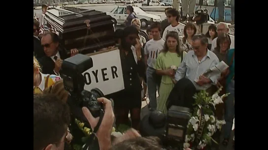El día en que Ruiz-Mateos escenificó el funeral de la 'beautiful people': "El ataud tenía que estar en la funeraria a la13h" El día en que Ruiz-Mateos escenificó el funeral de la 'beautiful people': "El ataud tenía que estar en la funeraria a la13h"