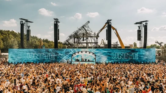 El festival Tomorrowland abre sus puertas con un 'nuevo' escenario tras incendiarse su joya de la corona El festival Tomorrowland abre sus puertas con un 'nuevo' escenario tras incendiarse su joya de la corona