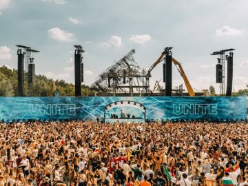 El festival Tomorrowland abre sus puertas con un 'nuevo' escenario tras incendiarse su joya de la corona