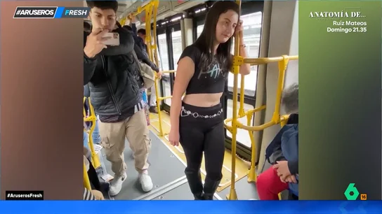 Empezó como "un rollo pasajero" y terminó en boda: la surrealista historia de la joven que se enamoró de un bus Empezó como "un rollo pasajero" y terminó en boda: la surrealista historia de la joven que se enamoró de un bus